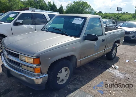 1998 Chevrolet C1500 Fleetside z USA, uszkodzony, nr VIN 1GCEC14W9WZ220727